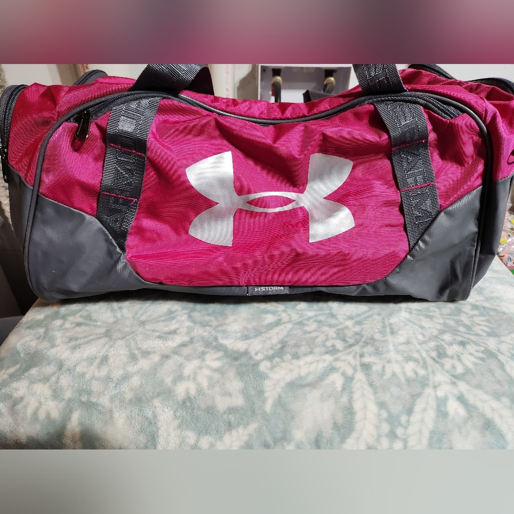 UNDER ARMOUR DUFFLE BAG